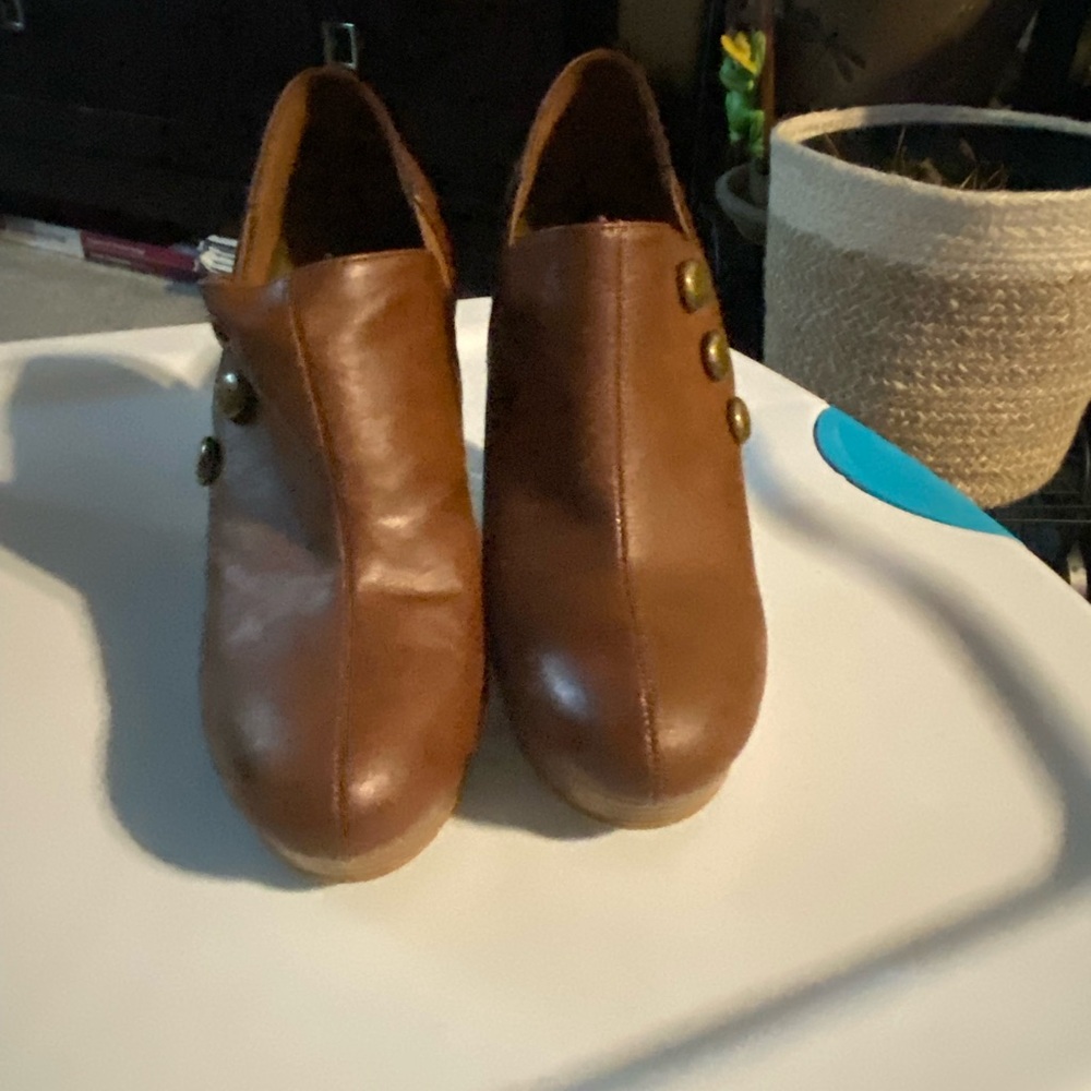 Women’s heel booties brown like new pet free smoke free home